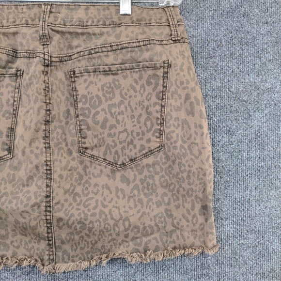 Mudd Flex Stretch Womens Jean Shorts Brown Leopard Pattern Size 13 Pockets - Picture 10 of 11